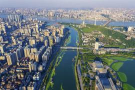 Vista aérea de Wuhan, ciudad propensa a las inundaciones, ubicada en la confluencia de los ríos Yangtsé y Han.